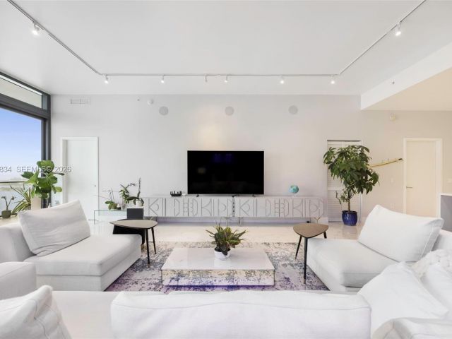 Apartment for sale  Unit #4002 - photo 7493225