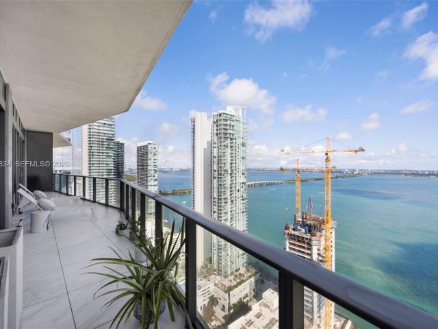 Apartment for sale  Unit #4002 - photo 7493230