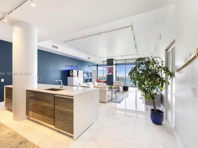 Apartment for sale  Unit #4002 - photo 7493232