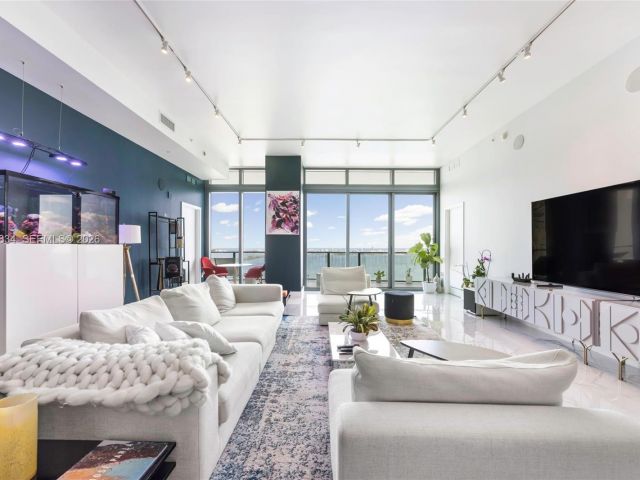 Apartment for sale  Unit #4002 - photo 7493234