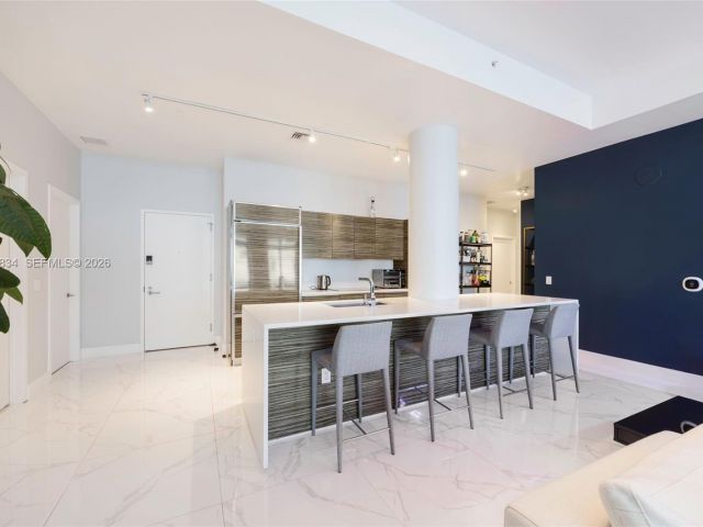 Apartment for sale  Unit #4002 - photo 7493237