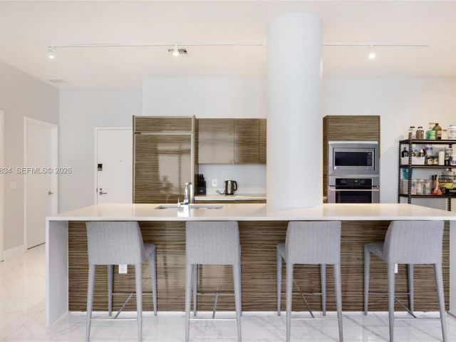 Apartment for sale  Unit #4002 - photo 7493238