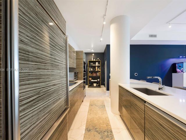 Apartment for sale  Unit #4002 - photo 7493239