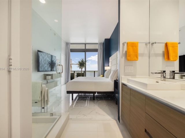 Apartment for sale  Unit #4002 - photo 7493243