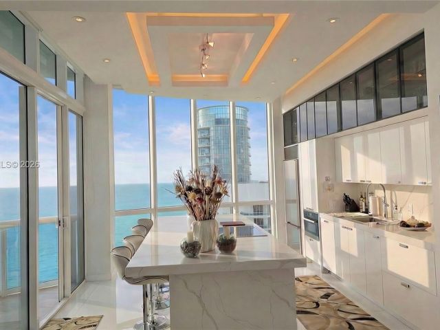 Apartment for sale  Unit #4301 - photo 7519266