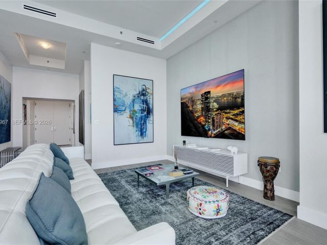 Apartment for sale  Unit #4301 - photo 7519273