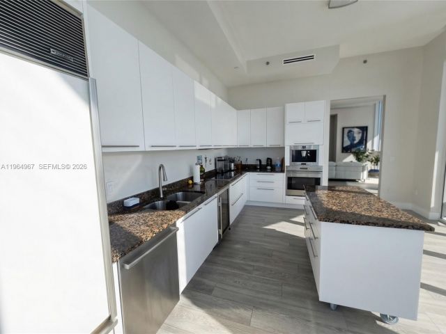 Apartment for sale  Unit #4301 - photo 7519275