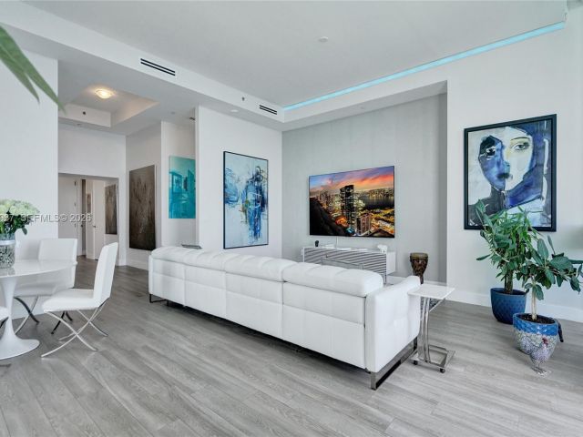 Apartment for sale  Unit #4301 - photo 7519276