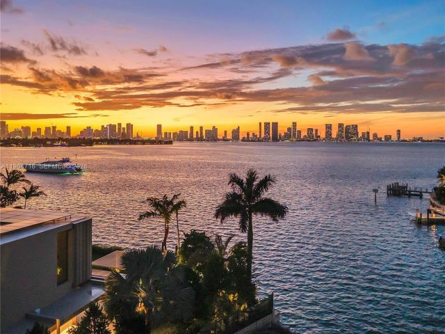 Home for sale at 1649 W 22nd St - photo 7528188