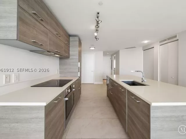 2-bedroom condo for sale in Miami - 650 NE 32nd St 2205 - MondialRealty