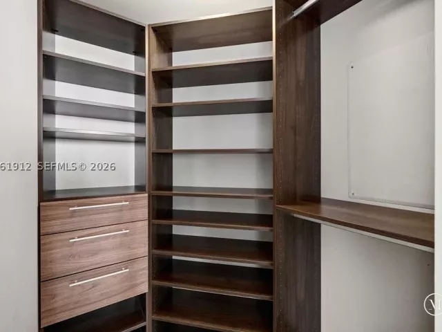 2-bedroom condo for sale in Miami - 650 NE 32nd St 2205 - MondialRealty
