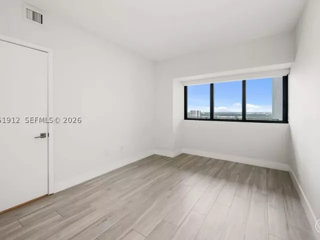 2-bedroom condo for sale in Miami - 650 NE 32nd St 2205 - MondialRealty
