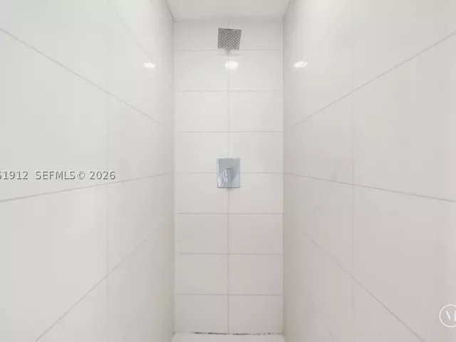 2-bedroom condo for sale in Miami - 650 NE 32nd St 2205 - MondialRealty