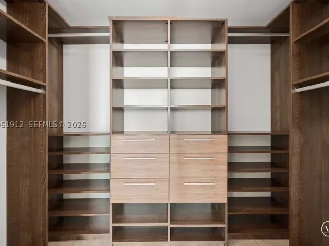 2-bedroom condo for sale in Miami - 650 NE 32nd St 2205 - MondialRealty