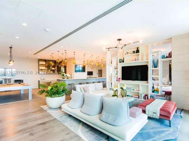 2-bedroom condo for sale in Miami - 650 NE 32nd St 2205 - MondialRealty