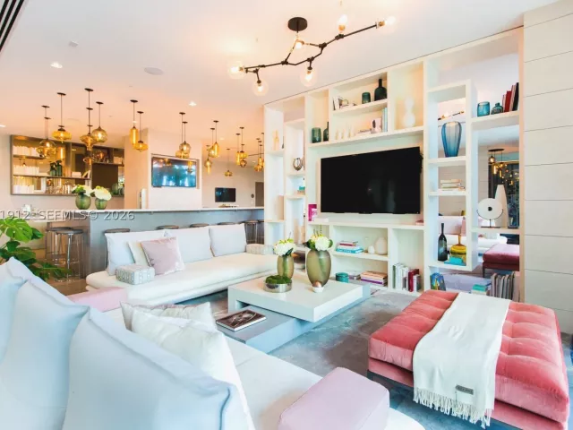 2-bedroom condo for sale in Miami - 650 NE 32nd St 2205 - MondialRealty