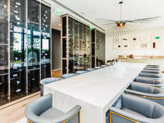 2-bedroom condo for sale in Miami - 650 NE 32nd St 2205 - MondialRealty