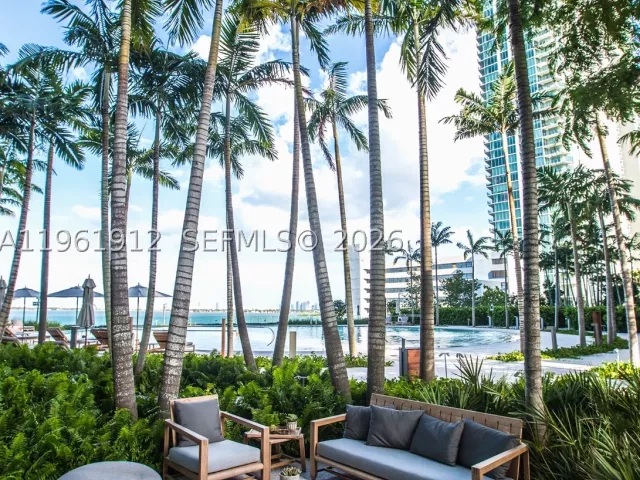 2-bedroom condo for sale in Miami - 650 NE 32nd St 2205 - MondialRealty