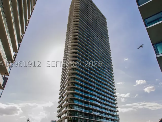 2-bedroom condo for sale in Miami - 650 NE 32nd St 2205 - MondialRealty