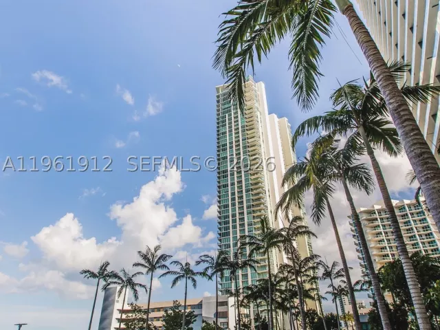 2-bedroom condo for sale in Miami - 650 NE 32nd St 2205 - MondialRealty