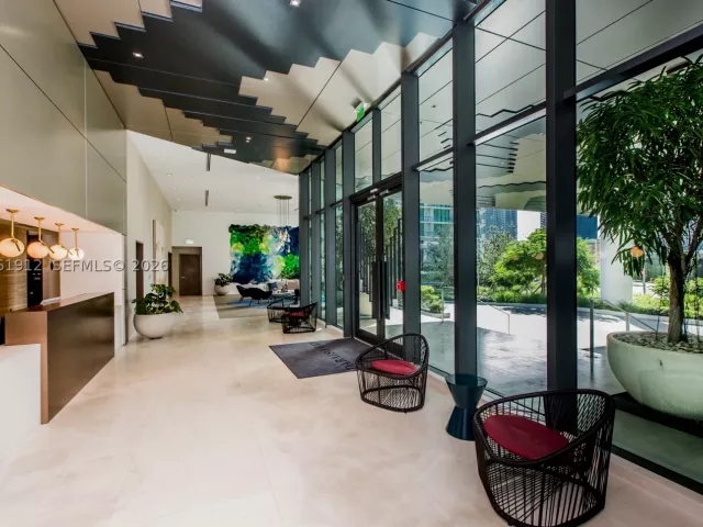2-bedroom condo for sale in Miami - 650 NE 32nd St 2205 - MondialRealty