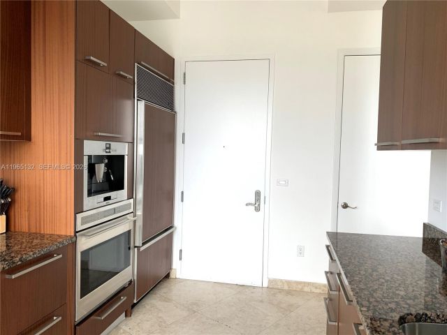 Apartment for rent  Unit #3805 - photo 7445124