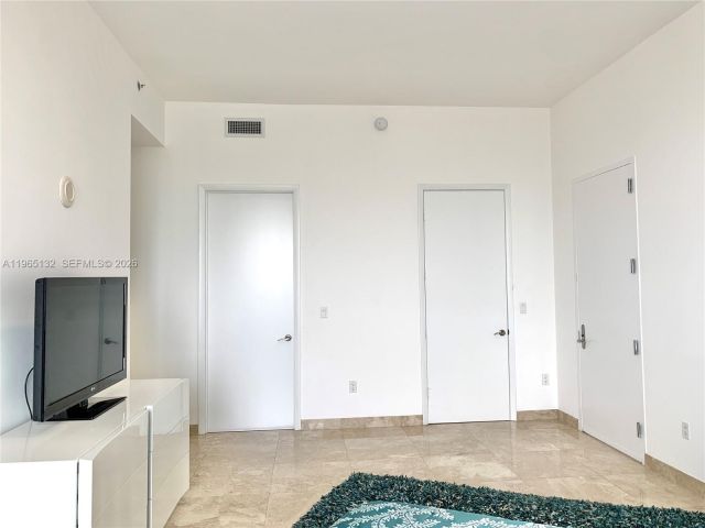 Apartment for rent  Unit #3805 - photo 7445128