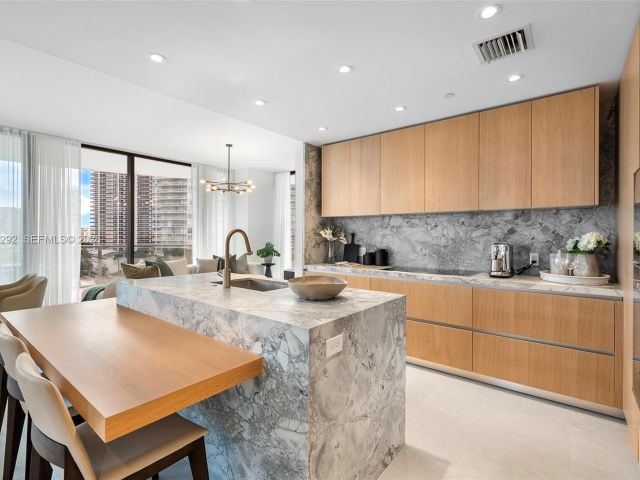 Apartment for sale  Unit #901 - photo 7428702