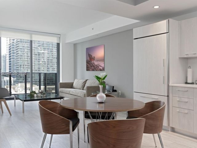 Apartment for rent  Unit #1805 - photo 7438682