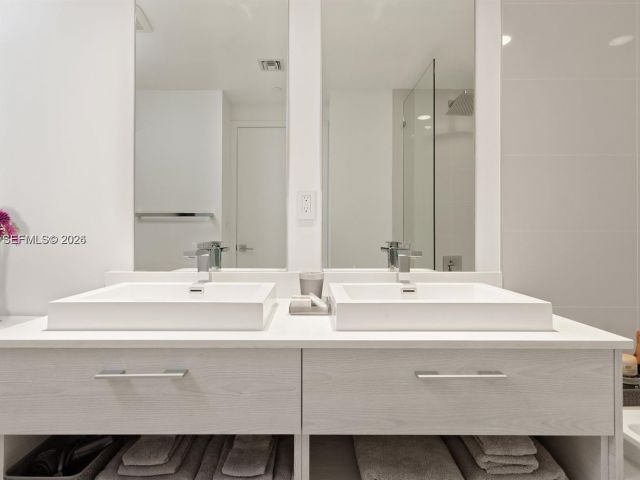 Apartment for rent  Unit #1805 - photo 7438689