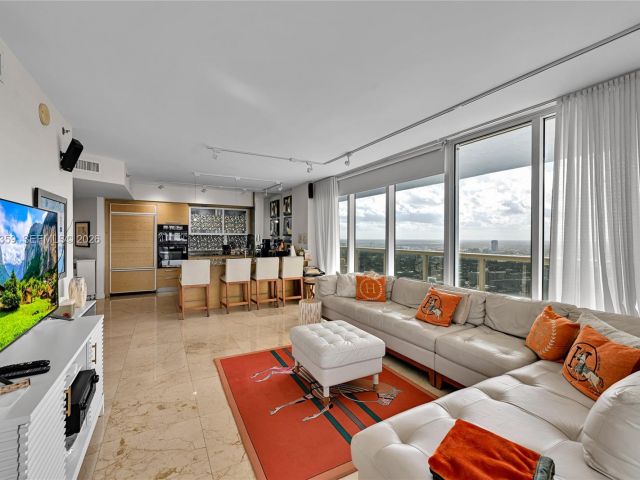 Apartment for sale  Unit #4708 - photo 7499223