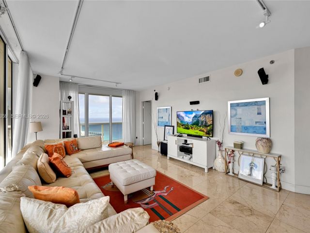 Apartment for sale  Unit #4708 - photo 7499224