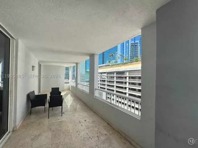 2-bedroom condo for rent in Miami - 170 SE 14th St 1108 - MondialRealty