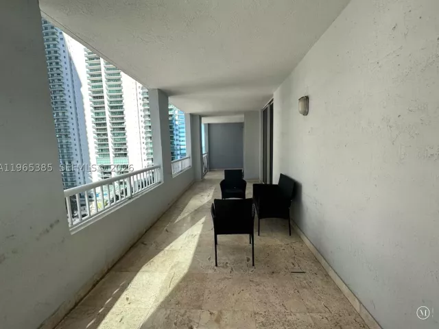 2-bedroom condo for rent in Miami - 170 SE 14th St 1108 - MondialRealty