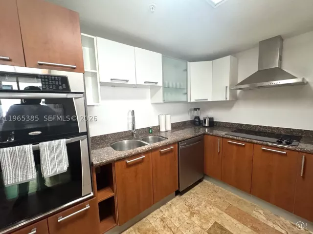 2-bedroom condo for rent in Miami - 170 SE 14th St 1108 - MondialRealty