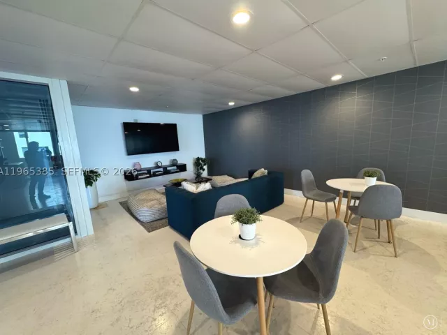 2-bedroom condo for rent in Miami - 170 SE 14th St 1108 - MondialRealty