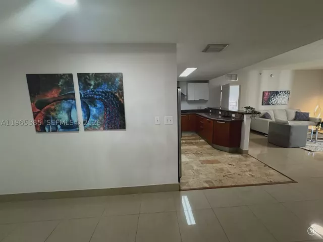 2-bedroom condo for rent in Miami - 170 SE 14th St 1108 - MondialRealty