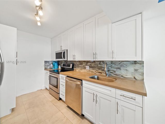 Apartment for rent  Unit #2304 - photo 7453881