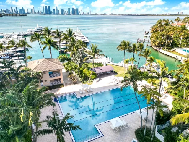 1-bedroom condo for sale in Miami Beach - 1900 Sunset Harbour Dr 1806 - MondialRealty