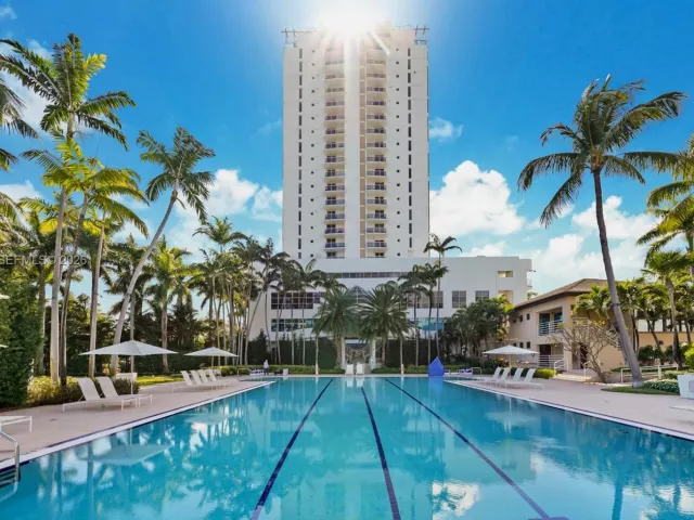 1-bedroom condo for sale in Miami Beach - 1900 Sunset Harbour Dr 1806 - MondialRealty