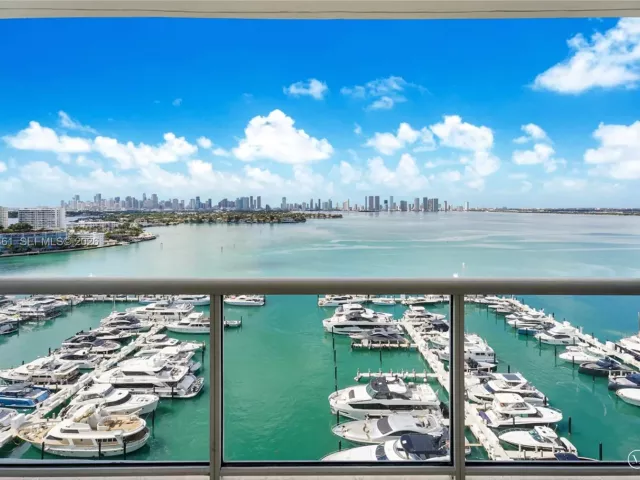 1-bedroom condo for sale in Miami Beach - 1900 Sunset Harbour Dr 1806 - MondialRealty