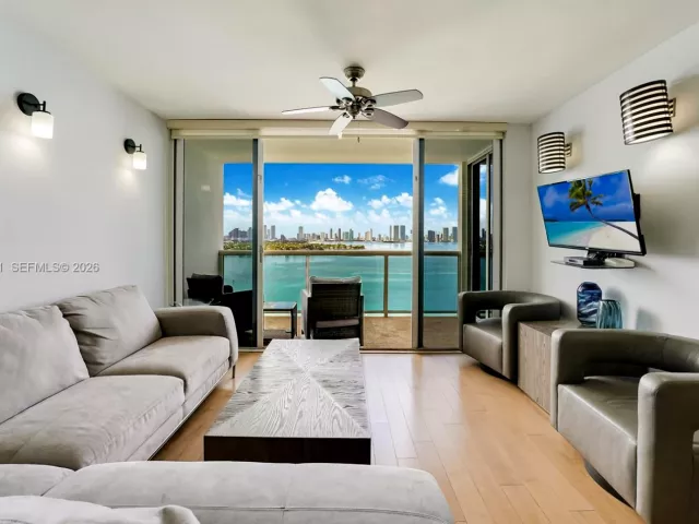 1-bedroom condo for sale in Miami Beach - 1900 Sunset Harbour Dr 1806 - MondialRealty