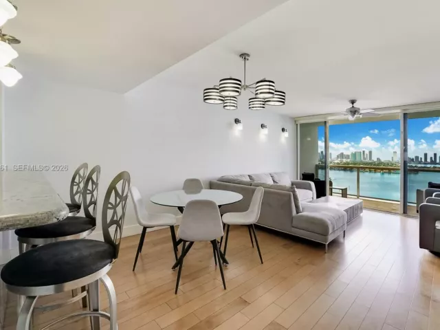 1-bedroom condo for sale in Miami Beach - 1900 Sunset Harbour Dr 1806 - MondialRealty