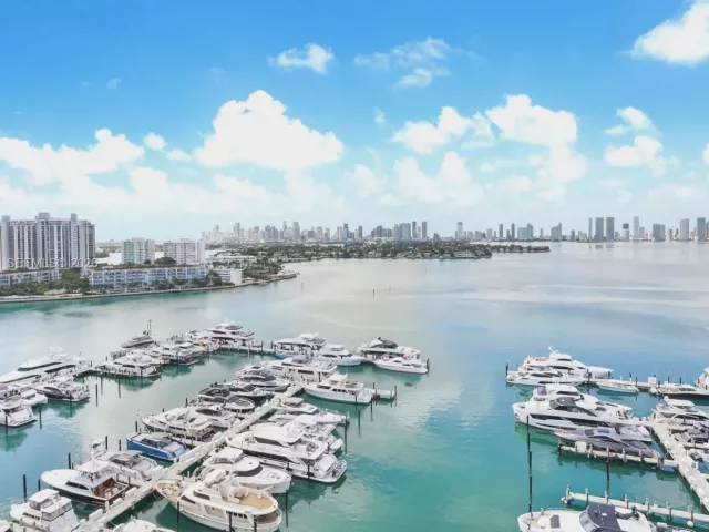 1-bedroom condo for sale in Miami Beach - 1900 Sunset Harbour Dr 1806 - MondialRealty