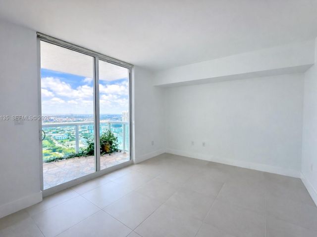 Apartment for sale  Unit #4102 - photo 7429630