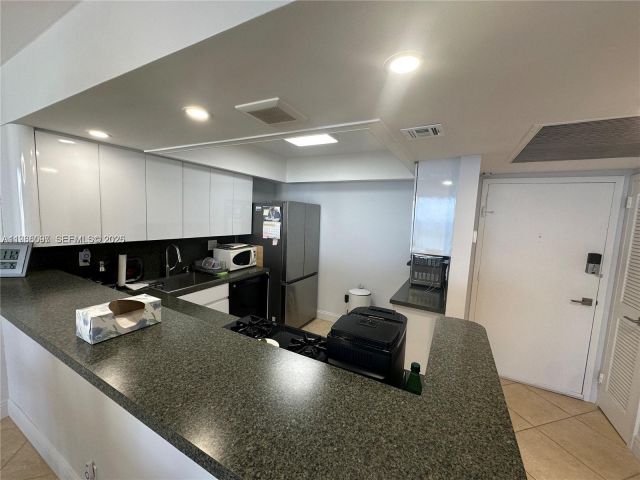 Apartment for rent  Unit #2217 - photo 7430014