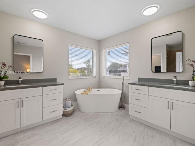 Home for sale at 3122 SW 144th Pl - photo 7515366