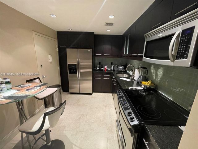 Apartment for rent  Unit #1404 - photo 7430004