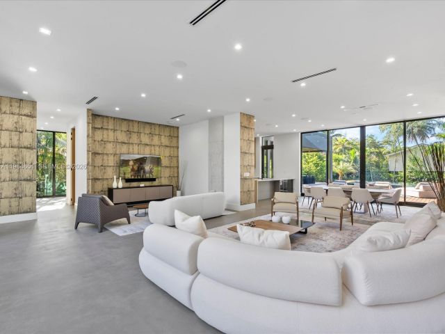 Home for rent at 871 NE 83rd St - photo 7429015