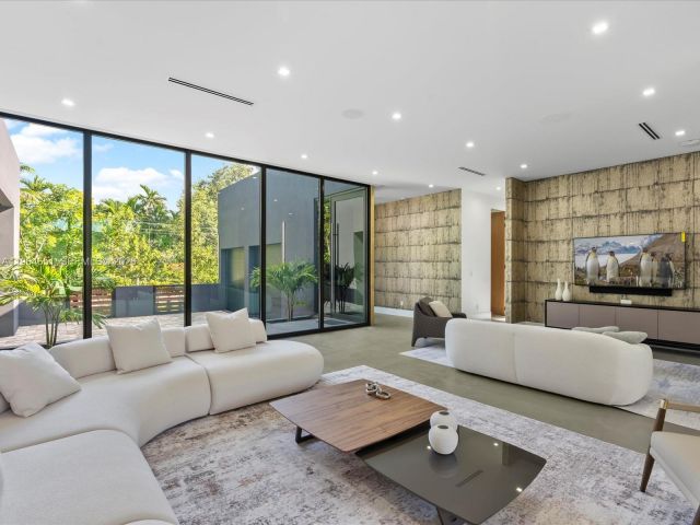 Home for rent at 871 NE 83rd St - photo 7429019